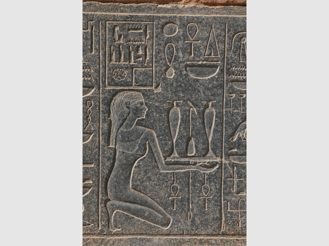 21c__185 détail sud assise 1 Le temple d'Amon à Karnak (La plus choisie des places)