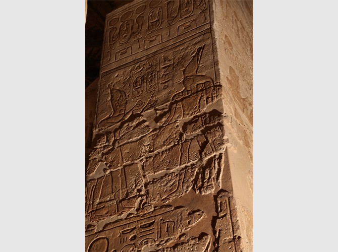 PM GT 35_44 pilier VIa_1 vin à Horus de Baki