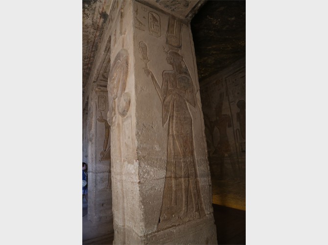 PM PT 5_29 pilier IVa Néfertari sistre