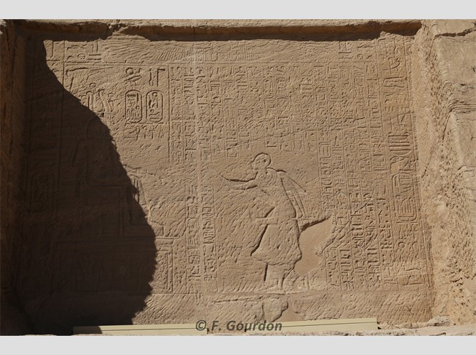 PM ST 9 de Ramsès_Hashahab texte construction temple  Horus de Ha