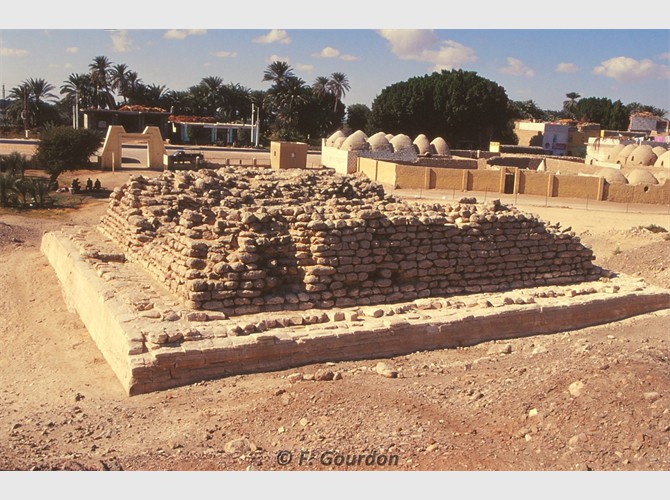 Pyramide Zaouiyet el Mayitin 3ème dyn (8)