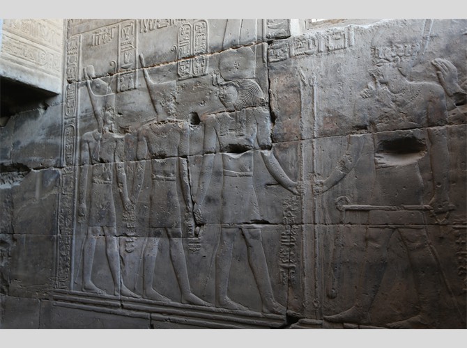 Opet PM 15 II ch V Ptol accompagné par Atou et Montou vers Osiris (et Isis)