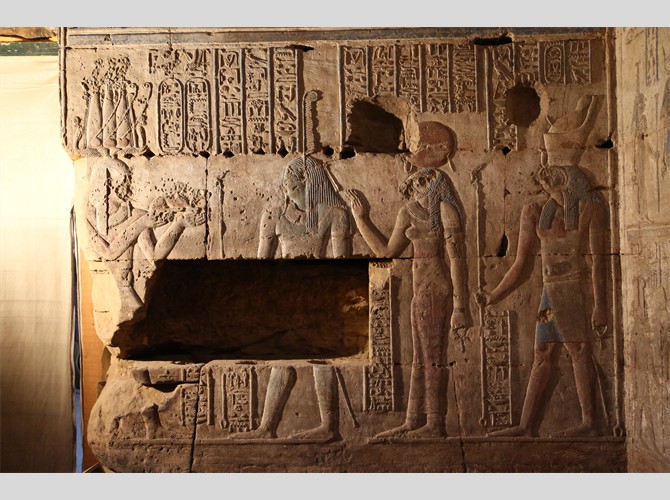 Opet PM 25 IIb ch X ptol 7 offre un sphinx à Shou, Tefnout et Haroëris