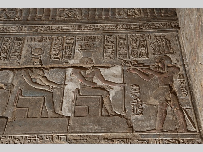 Opet PM 36_37 Ia ch X Ptol offre sphinx_onguent à geb, Nout, (Osiris, Haroëris, Isis et nephtys)