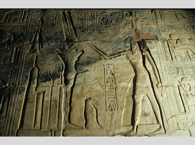 PM 46b Abydos S1 2004 12 23 40201