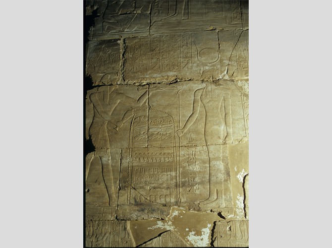 PM 82b-1 Abydos S1 2004 12 23 40231