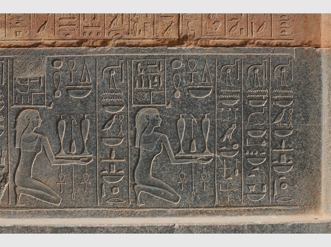 0010-21b__185 assise sud Temple d'Hatchepsout à d el B (La splendeur des splendeurs d'Amon)Temple d'Amon à Karnak ((La plus choisie des places)