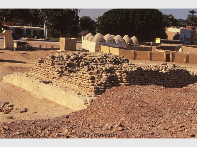 Pyramide Zaouiyet el Mayitin 3ème dyn (7)
