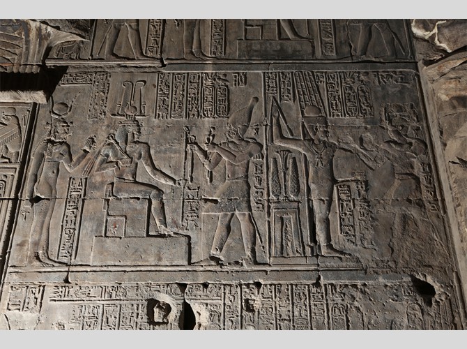 Opet PM 22 IIa b ch VII Ptol vêtements à Osiris et nephtys Vases à Amenopet