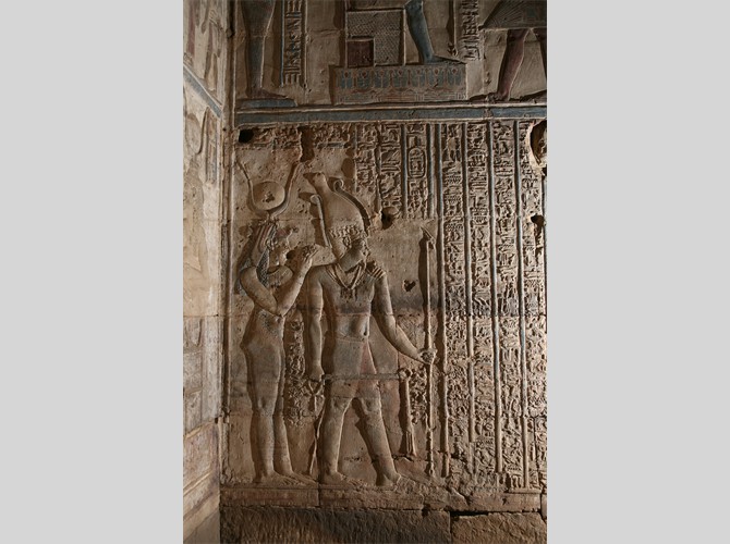 Opet PM 27 II a ghe Osiris et Isis derrière texte x