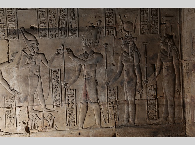 Opet PM 32 IIc ch IX  Ptol 7, Amonet & Harsiesis devt Osiris ounennefer, Isis et Nephtys détail