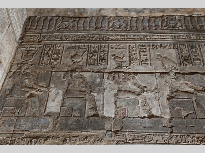 Opet PM 36_37 Ib ch X (Ptol offre sphinx_onguent  à geb, Nout,) Osiris, Haroëris, Isis et nephtys