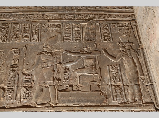Opet PM 38 Ia ch X (Ptol avec vin, Thot avec heb sed dvt) Osiris_Ounennefer Amon et Mout