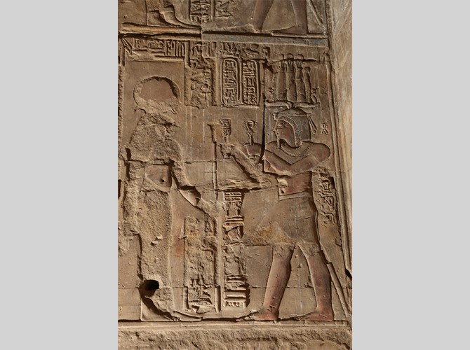 Opet PM 41 II ch X  Ptol sistres à Tefnout