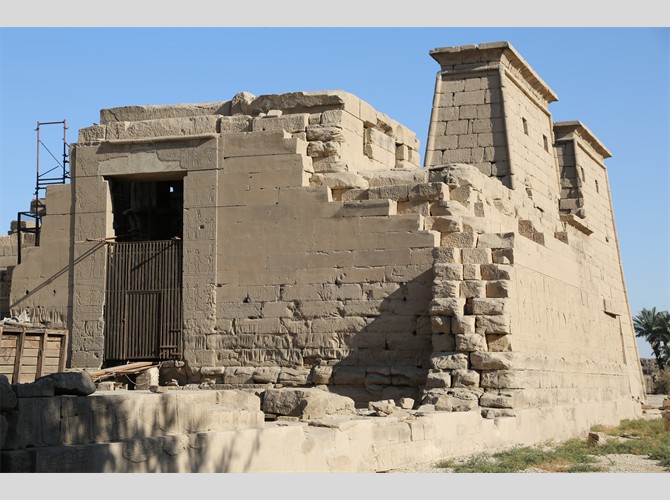 Opet PM 0 temple aux noms de Ptolémée 7 évergète 2 avec Cléopâtre 2 & 3 (Ptol 13 porte d'entrée)