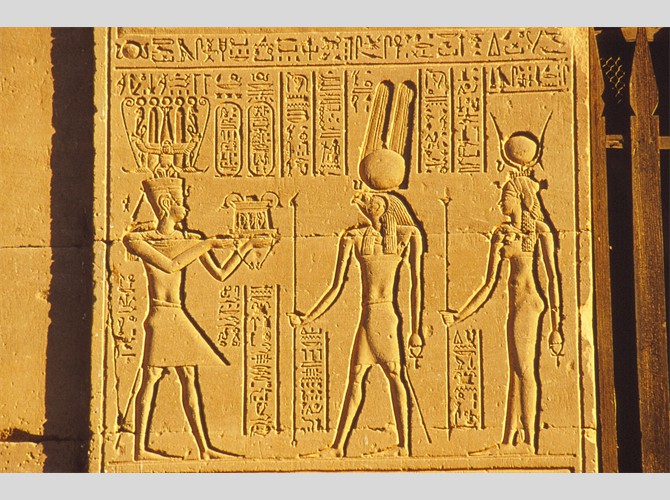 Opet PM 12a III Ptol 13 Pectoral à Montou et Isis