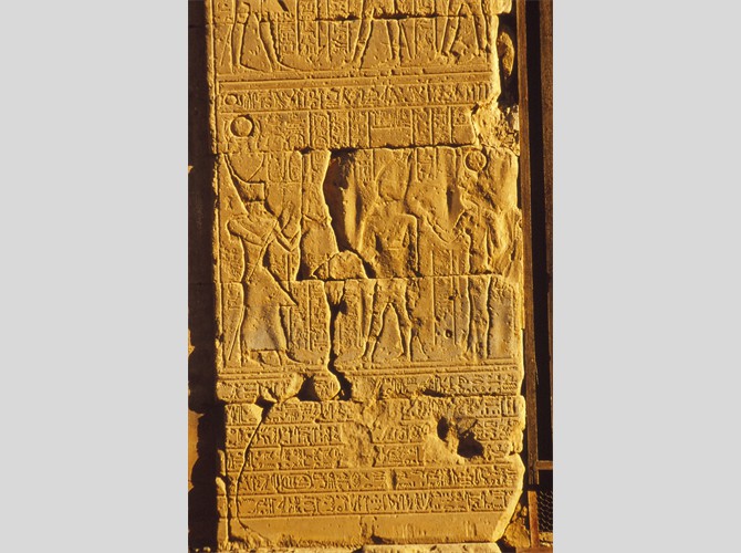 Opet PM 12a V Ptol 13 offre régalia à Osiris et Opet